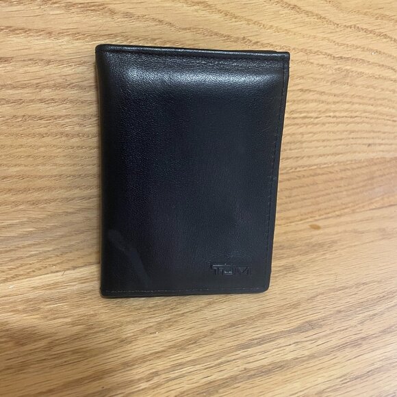 TUMI - Delta L-Fold Leather Wallet with RFID Lock - Picture 2 of 9